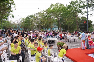 PHÓNG SỰ TRÊN VTV1 VỀ HÀNH TRÌNH ĐI HỌC CỦA CÁC BẠN TỰ KỶ